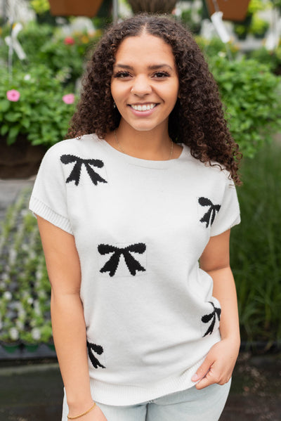 Short sleeve black bow sweater