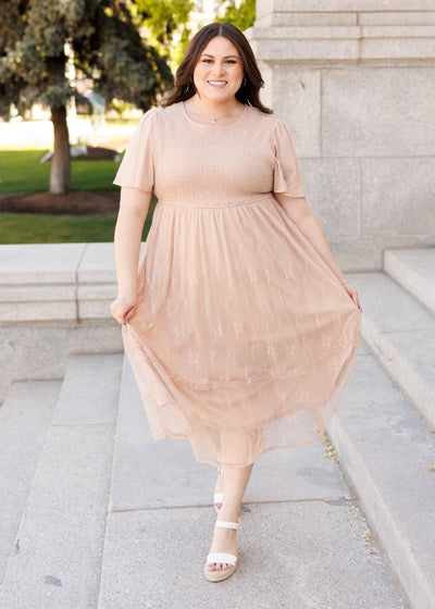 Beige smocked lace dress with short sleeve in plus size