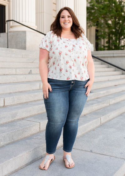 Plus size ivory floral to with short sleeves
