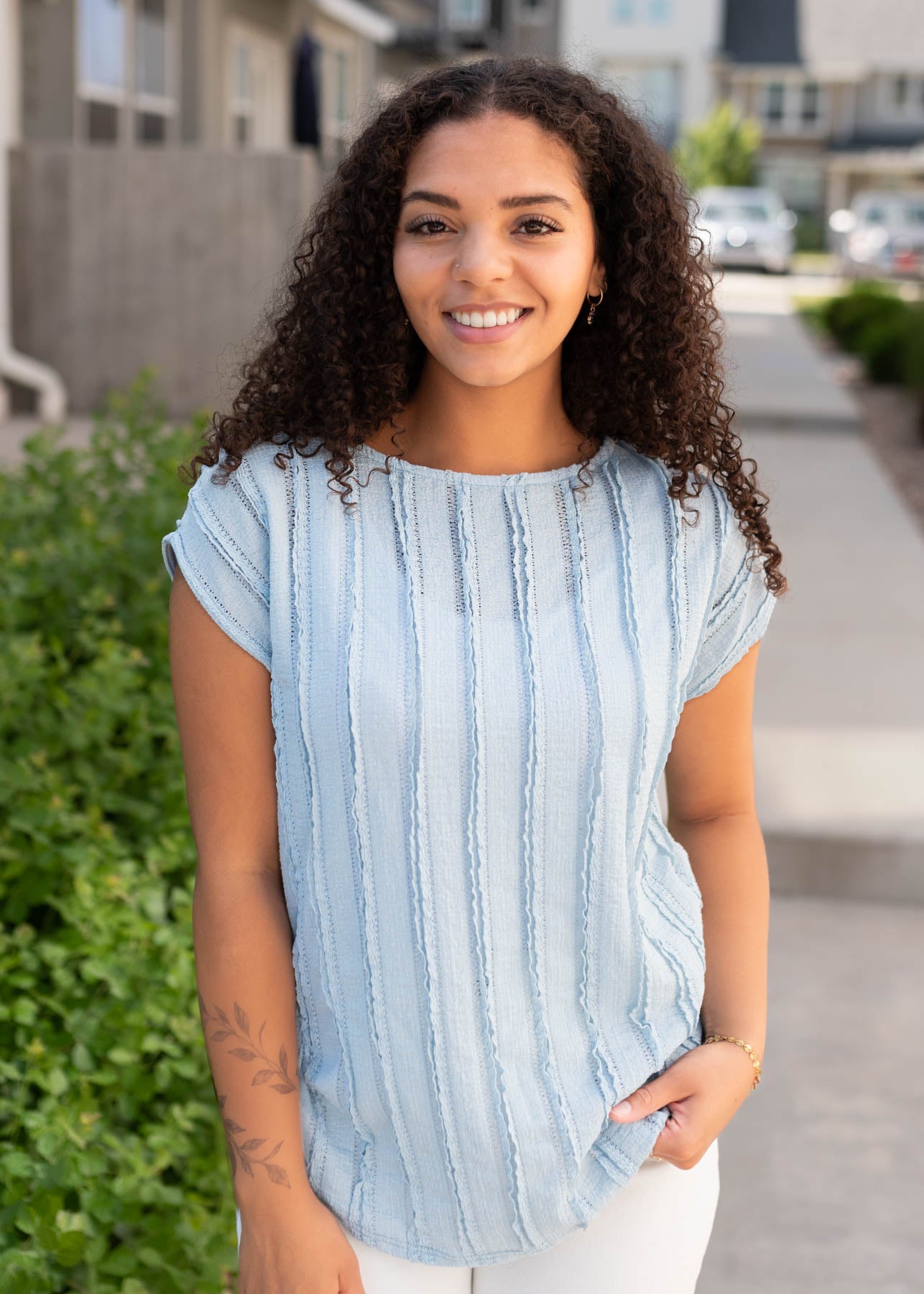 Short sleeve of the blue textured top