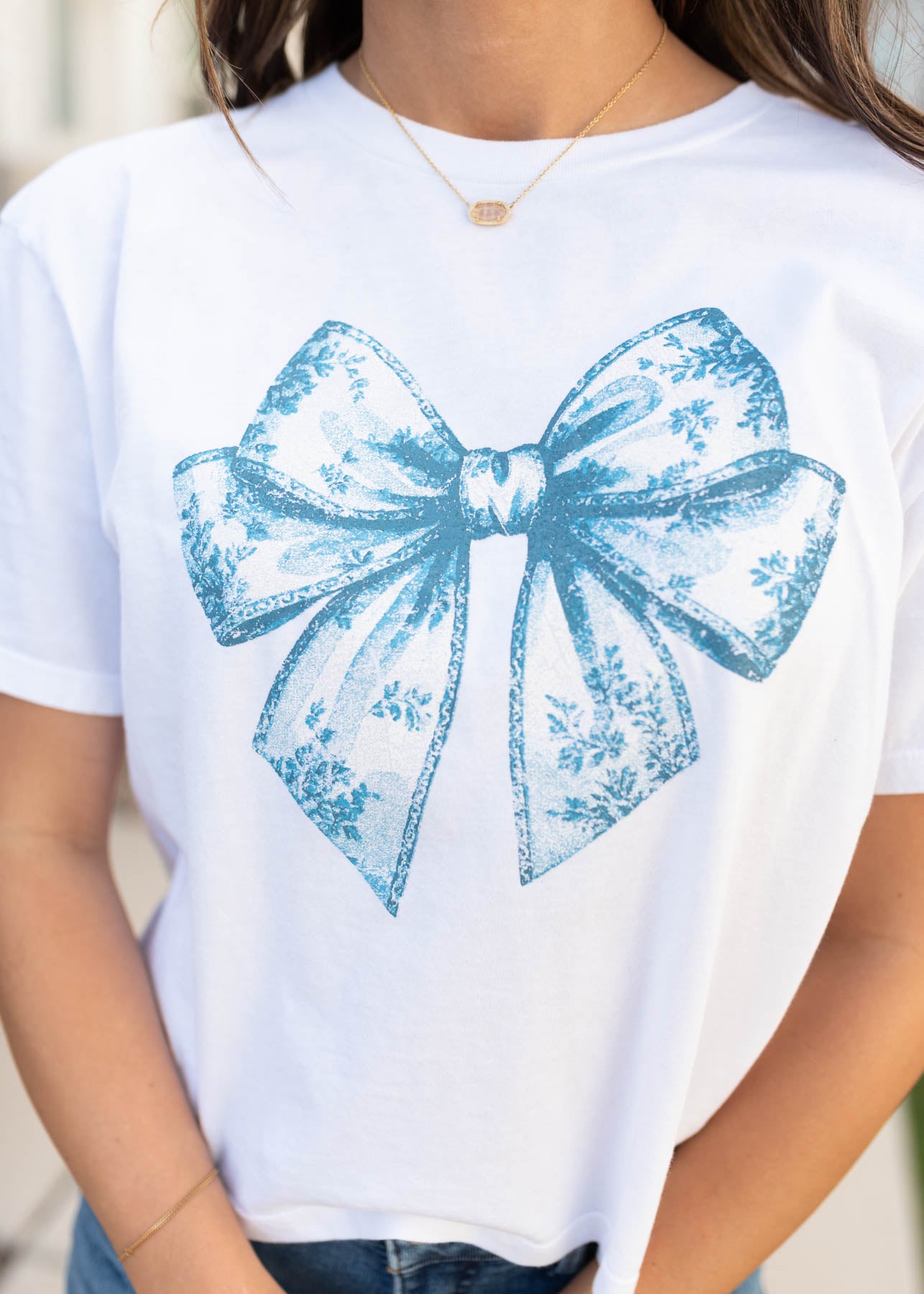 Short sleeve blue bow graphic tee