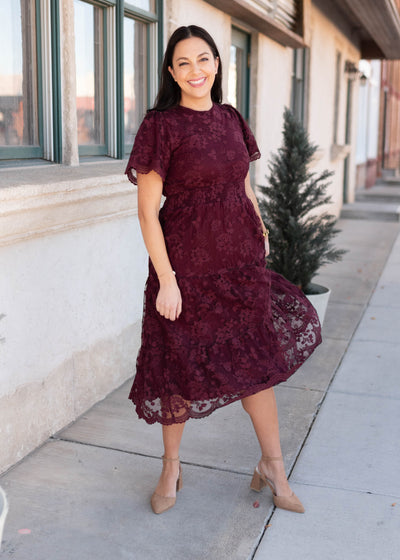 Wine lace dress with short sleeves