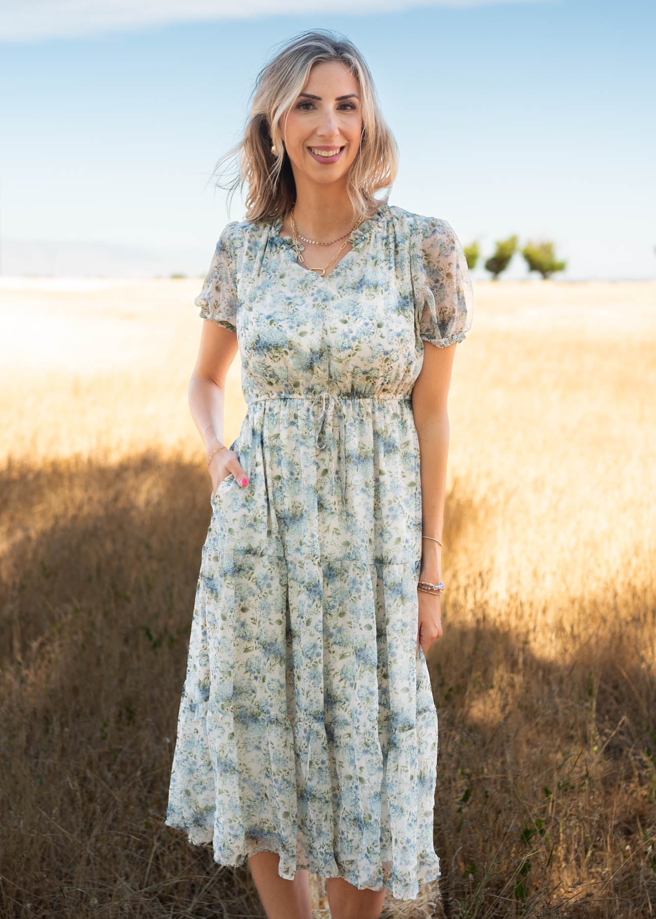 Short sleeve vintage white floral dress with pocket and hydrangea pattern
