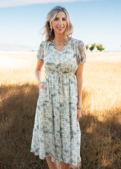 Short sleeve vintage white floral dress with pocket and hydrangea pattern