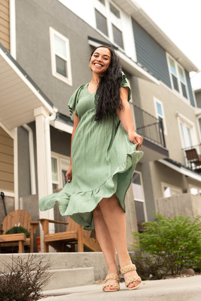 Jade dress with short sleeves and smocked top