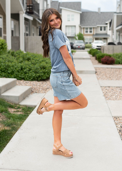 Side view of the denim high waist bermuda shorts