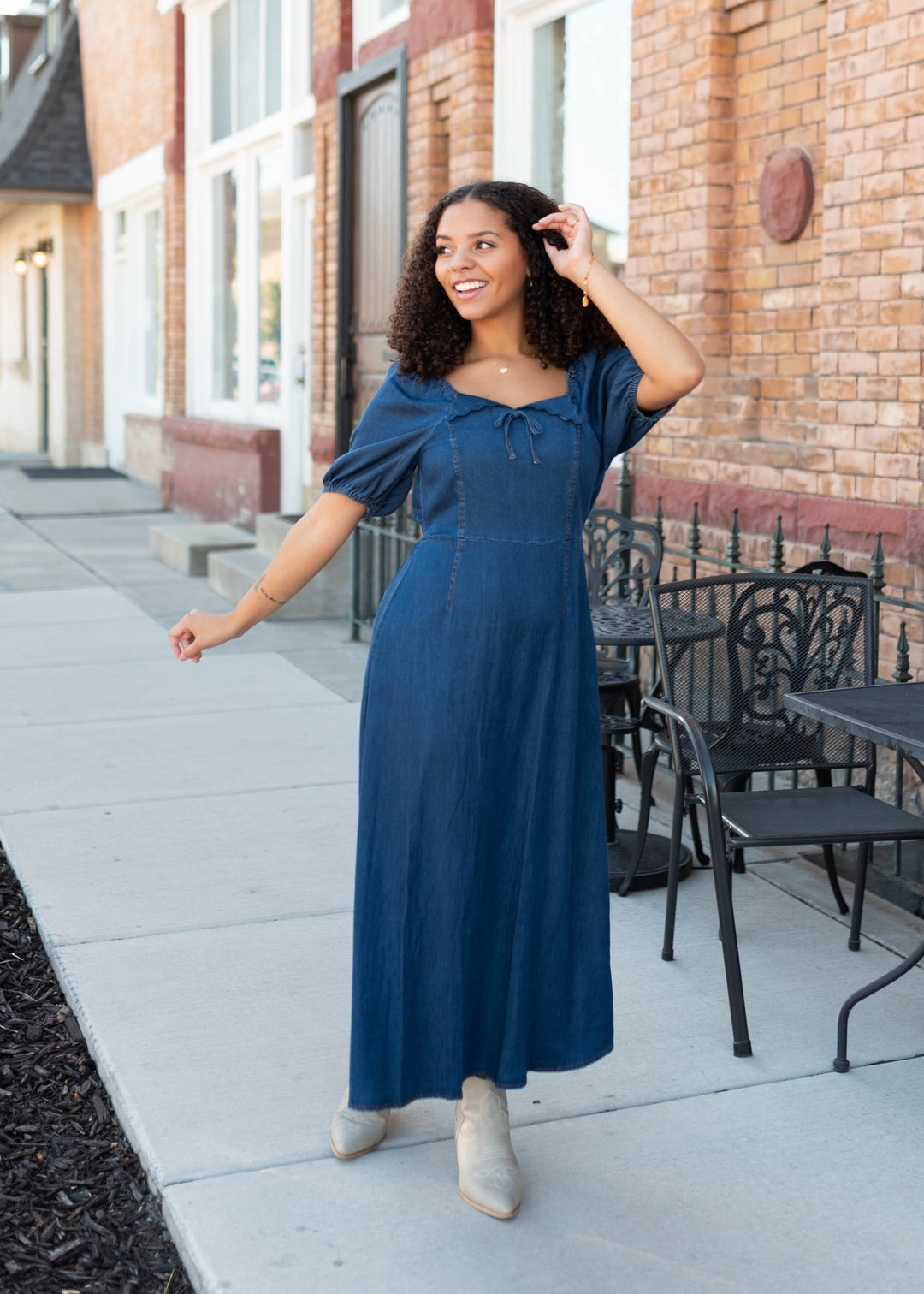 エムミーエメ m.me.eme フラワーリボンフレアロングワンピース（Blue） Val Dark Blue Chambray Midi Dress – Lena Layne