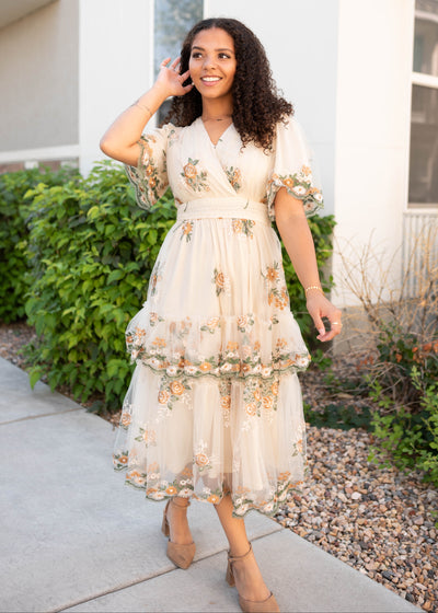 Short sleeve wild flower taupe dress with embroidered flowers