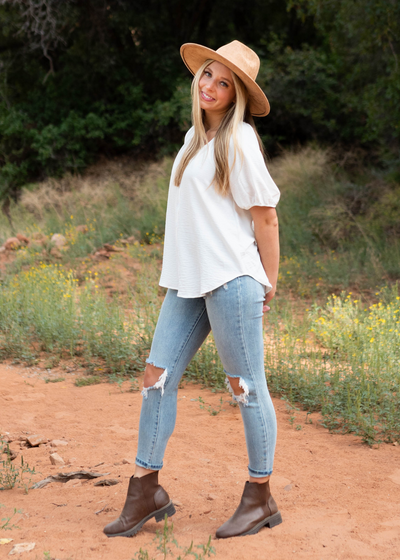 Short sleeve white top