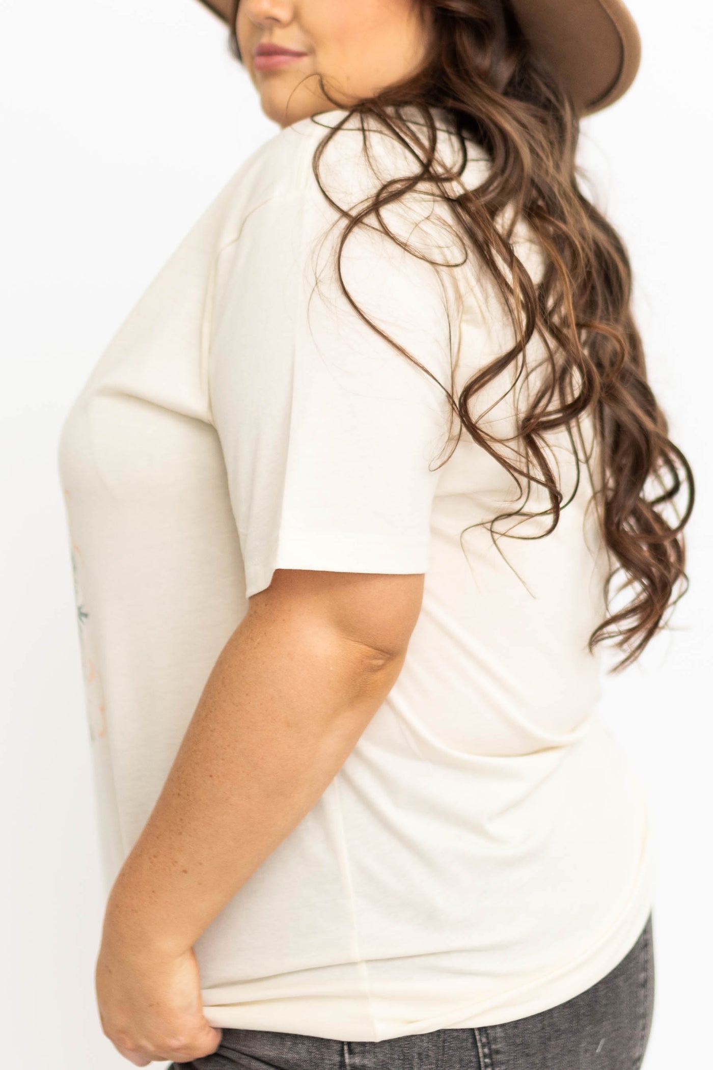 Side view of a plus size rodeo tee