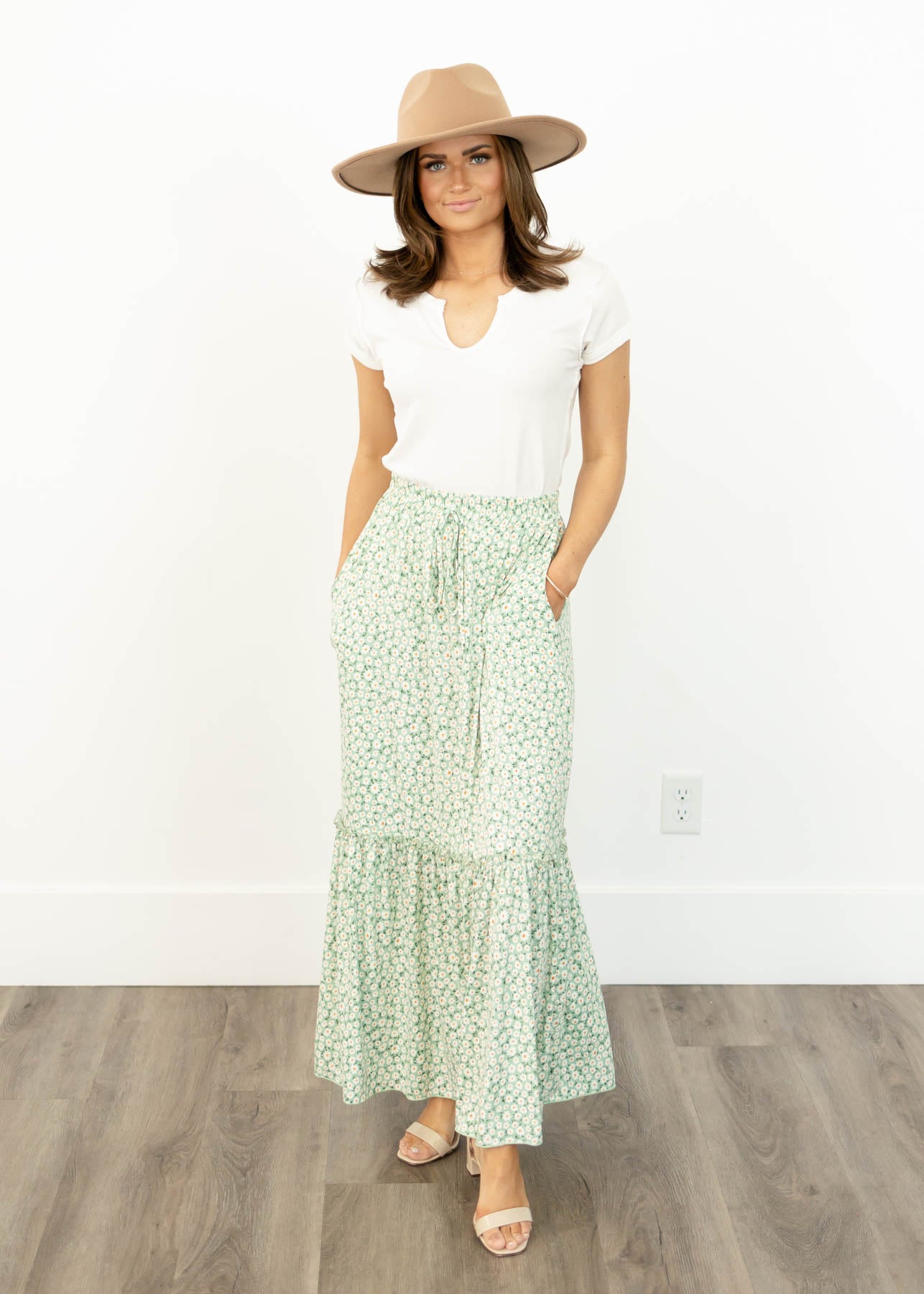 Short sleeve white top