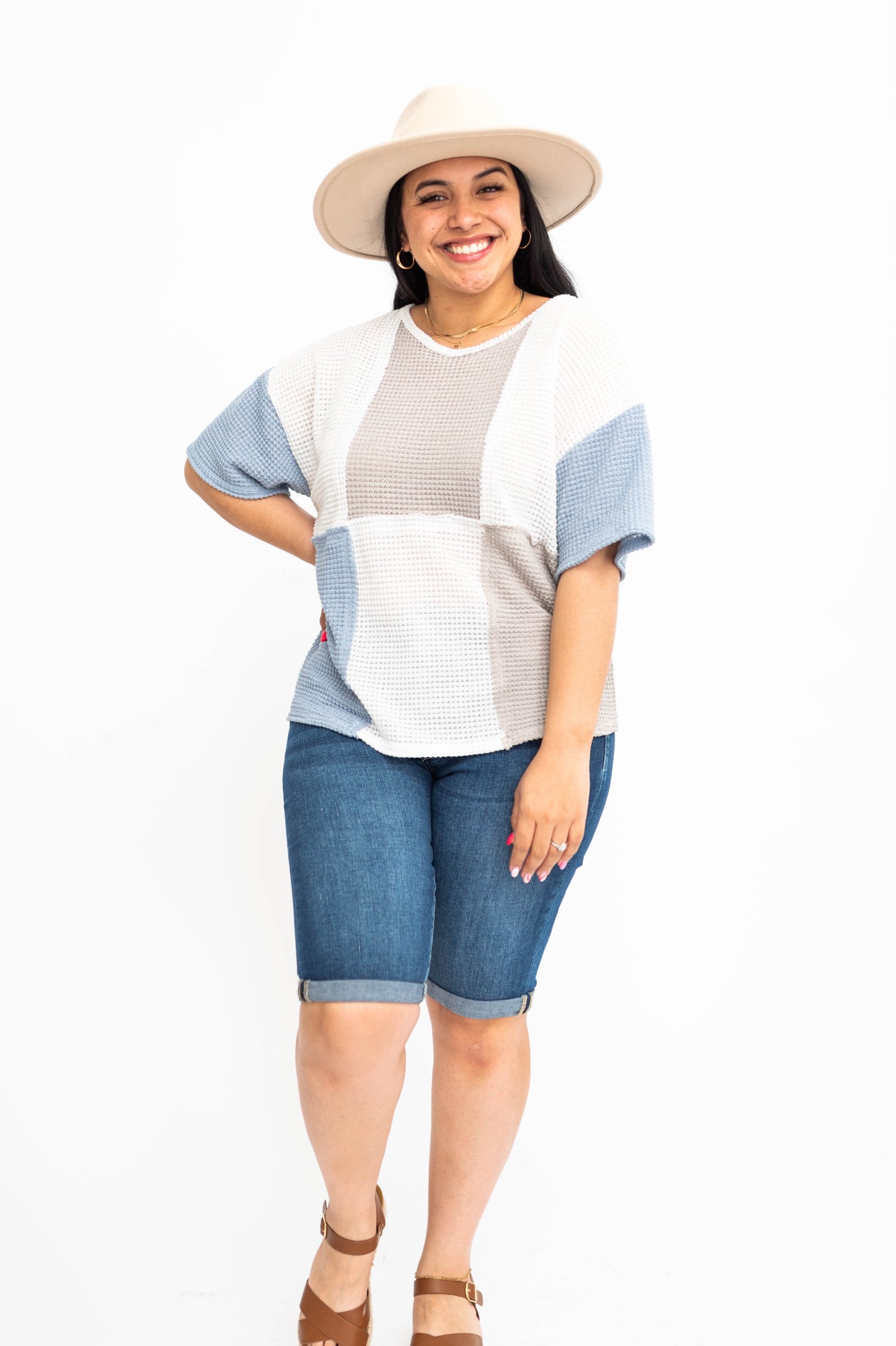 Short sleeve blue knit top