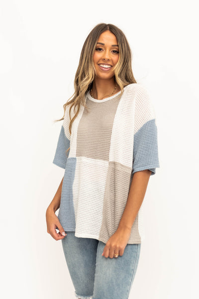 Blue knit top with short sleeves
